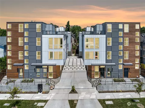 828 NW B Nw 52nd St, Seattle, WA 98107