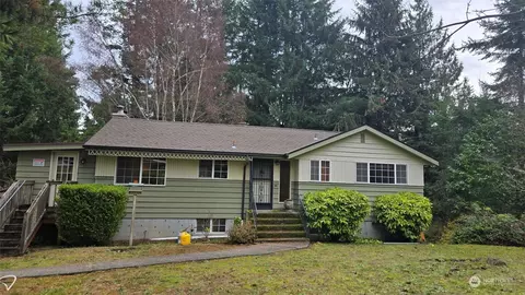 4260 Forest Dr NE, Bremerton, WA 98310
