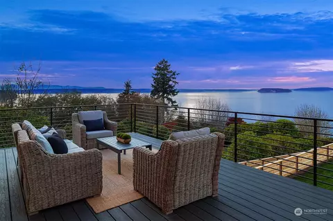 Exterior - 535 View Ridge Dr, Everett, WA 98203 photo 2 of 5