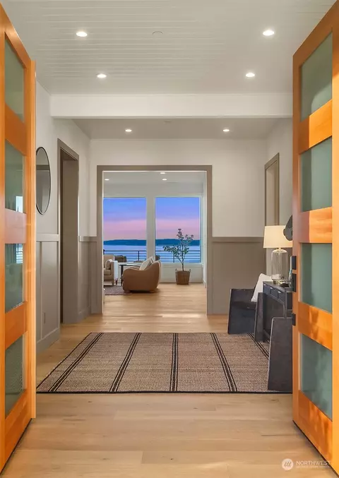 Entry Way - 535 View Ridge Dr, Everett, WA 98203 photo 1 of 1