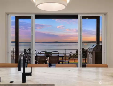 535 View Ridge Dr, Everett, WA 98203