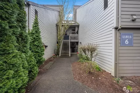 11811 93rd Ln NE #302, Kirkland, WA 98034