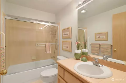 Bath - 430 3rd Ave S #A103, Edmonds, WA 98020 photo 2 of 2