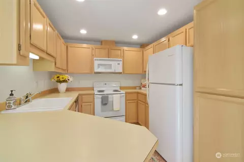Kitchen - 430 3rd Ave S #A103, Edmonds, WA 98020 photo 1 of 2