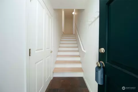 127 20th Ave E #D, Seattle, WA 98112 photo 2