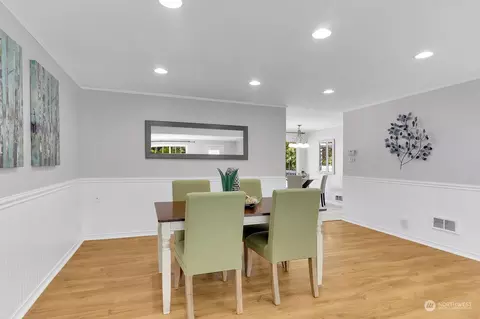 Dining - 103 231st St SE, Bothell, WA 98021 photo 2 of 5