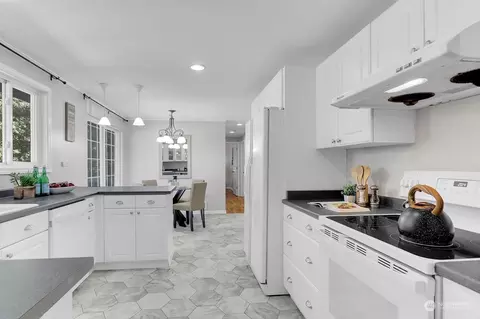 Kitchen - 103 231st St SE, Bothell, WA 98021 photo 2 of 3