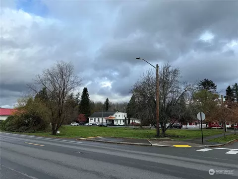 8437 Falls Ave SE, Snoqualmie, WA 98065