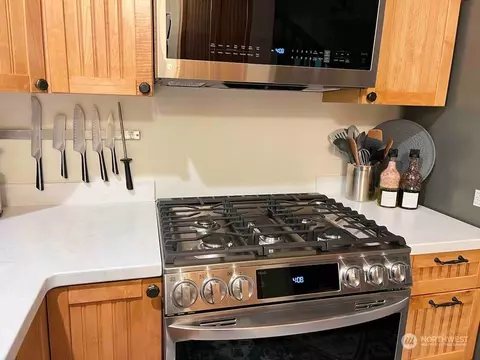 Kitchen - 37312 W Lake Walker Dr SE, Enumclaw, WA 98022 photo 3 of 4