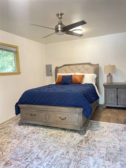 Bedroom - 37312 W Lake Walker Dr SE, Enumclaw, WA 98022 photo 3 of 6