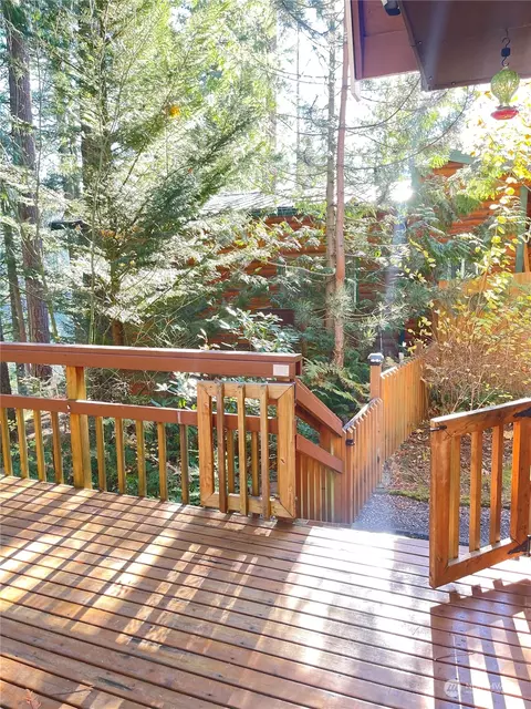 Exterior - 37312 W Lake Walker Dr SE, Enumclaw, WA 98022 photo 7 of 8