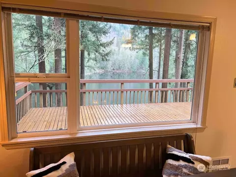 View/Area - 37312 W Lake Walker Dr SE, Enumclaw, WA 98022 photo 3 of 9