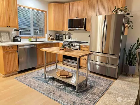 Kitchen - 37312 W Lake Walker Dr SE, Enumclaw, WA 98022 photo 2 of 4