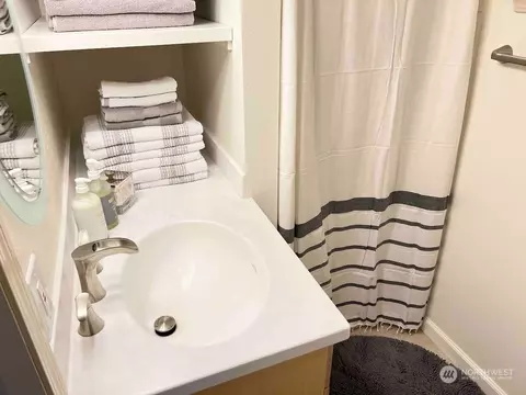 Bath - 37312 W Lake Walker Dr SE, Enumclaw, WA 98022 photo 3 of 4