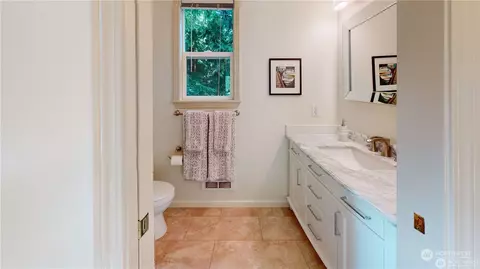 Bath - 37312 W Lake Walker Dr SE, Enumclaw, WA 98022 photo 1 of 4