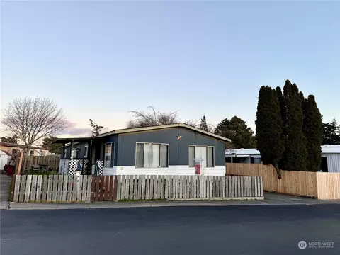 700 NW Crosby Ave #82, Oak Harbor, WA 98277