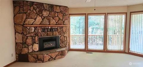 Living - 1230 Devries Rd, Oak Harbor, WA 98277 photo 2 of 4