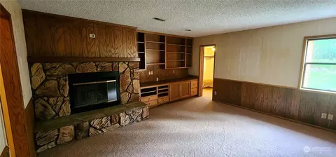 Living - 1230 Devries Rd, Oak Harbor, WA 98277 photo 3 of 4