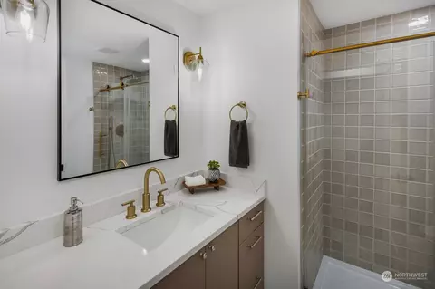 Bath - 233 Poppy Rd, Bothell, WA 98012 photo 3 of 5