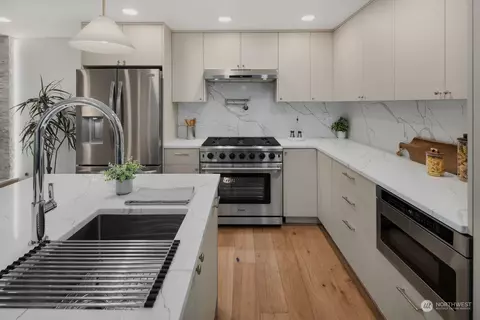 Kitchen - 233 Poppy Rd, Bothell, WA 98012 photo 3 of 3