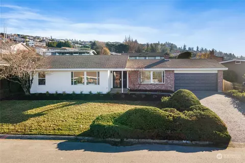 13405 SE 43rd St, Bellevue, WA 98006
