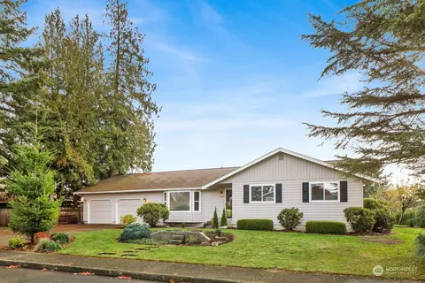 706 Vine St, Lynden, WA 98264