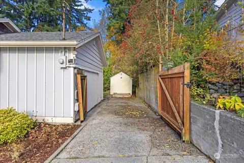 Exterior - 203 E Beech St, Everett, WA 98203 photo 10 of 11