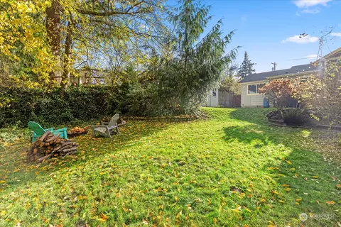 Exterior - 203 E Beech St, Everett, WA 98203 photo 6 of 11