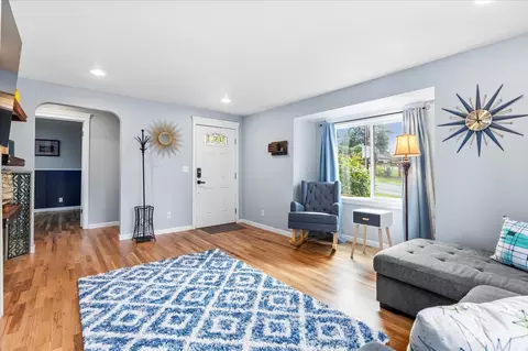 Entry Way - 203 E Beech St, Everett, WA 98203 photo 1 of 1