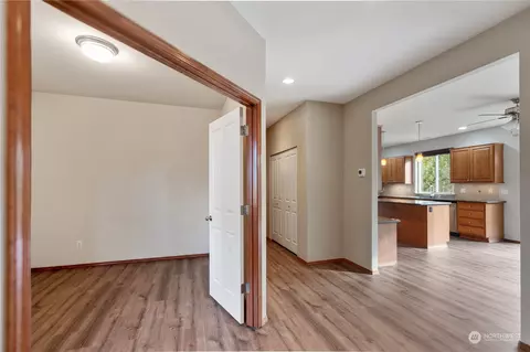 Entry Way - 16409 36th Ave SE, Bothell, WA 98012 photo 3 of 3