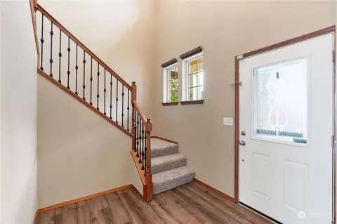 Entry Way - 16409 36th Ave SE, Bothell, WA 98012 photo 2 of 3