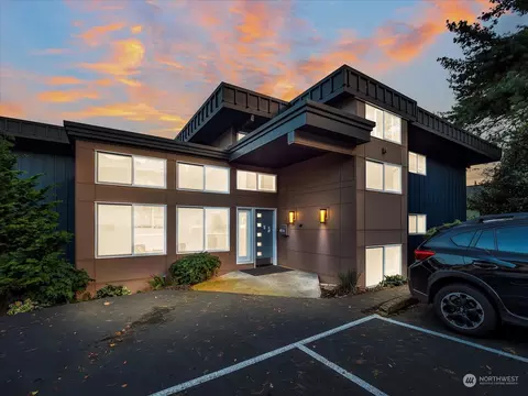 3825 NE 155th Pl #102, Lake Forest Park, WA 98155