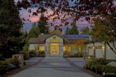 18504 NW Montreux Dr, Issaquah, WA 98027