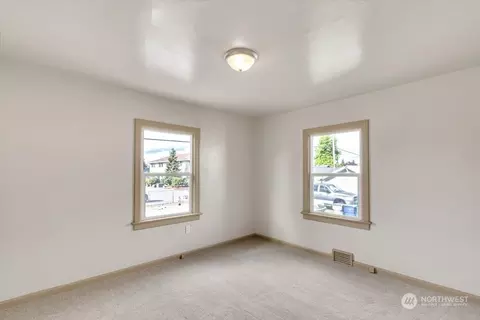 1002 Cole St, Enumclaw, WA 98022 photo 11