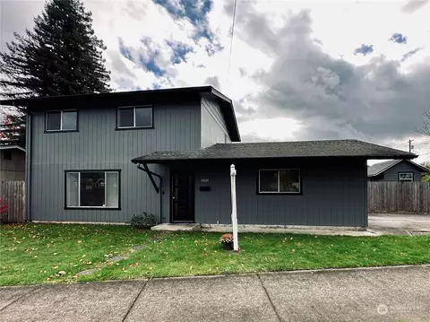 898 Mill St, Kelso, WA 98626