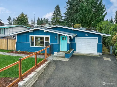 437 S 206th St, Des Moines, WA 98198