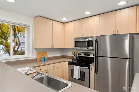 Kitchen - 16101 Bothell Everett Hwy #F102, Mill Creek, WA 98012 photo 2 of 3