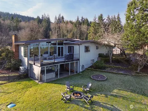 233 E Panorama Ln, Port Angeles, WA 98362