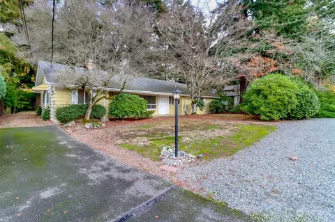 9030 NE 21st Pl, Clyde Hill, WA 98004