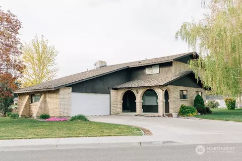 1126 Oak St, Richland, WA 99354