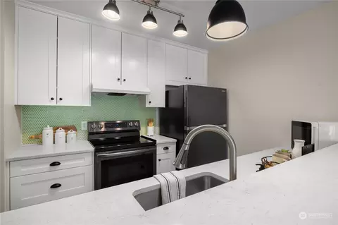 5842 NE 75th St #C305, Seattle, WA 98115