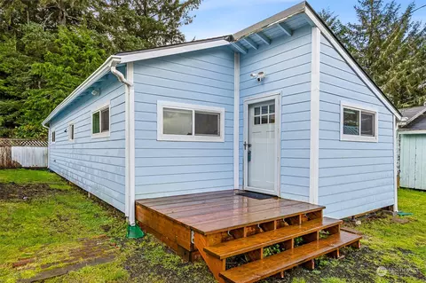 66 Elma St, Copalis Beach, WA 98535