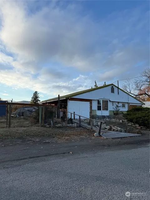 316 Columbia St, Omak, WA 98841