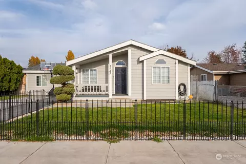 1045 SW Birch St SW, Quincy, WA 98848