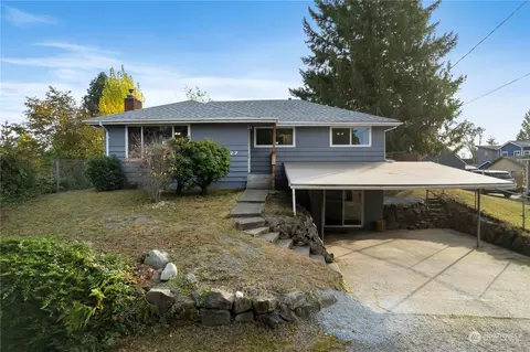 827 SW 135th St, Burien, WA 98146