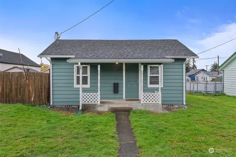 1057 SW Cascade Ave, Chehalis, WA 98532