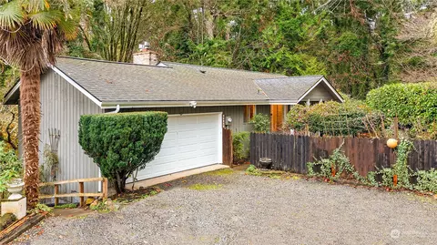 10525 Seacove Ln NE, Bainbridge Island, WA 98110