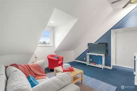 Living - 401 Alverson Blvd, Everett, WA 98201 photo 3 of 3