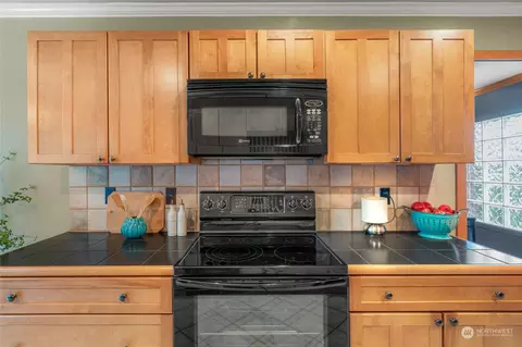 Kitchen - 401 Alverson Blvd, Everett, WA 98201 photo 3 of 3