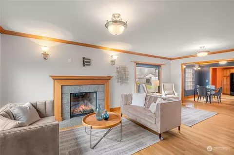 Living - 401 Alverson Blvd, Everett, WA 98201 photo 1 of 3